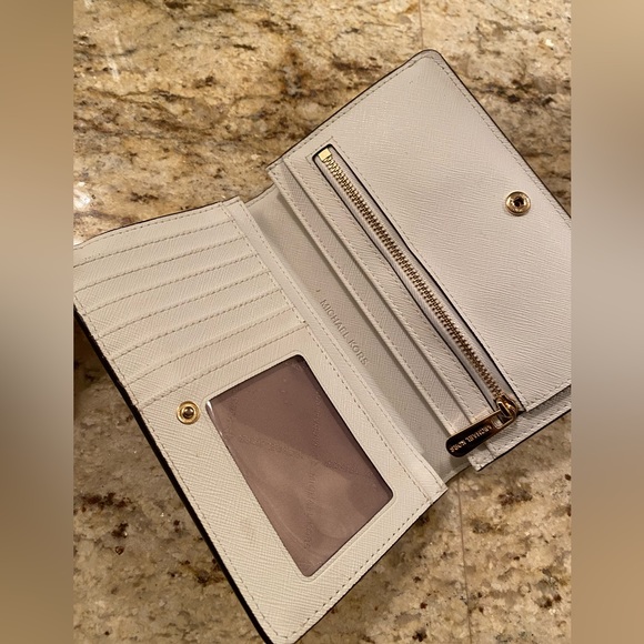 MICHAEL KORS DESIGNER HANDBAG WITH MATCHING WALLET - Picture 6 of 8